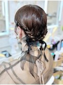結婚式 パーティー お呼ばれ 編みおろしツイン×リボン×金箔