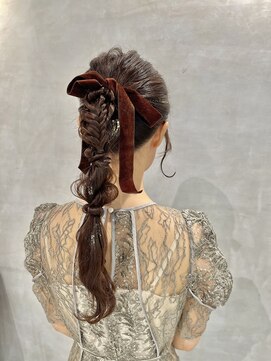 シャルムバイケンジ(Charm.by KENJE) 【ローポニーテール】編みおろし/結婚式/二次会/同窓会/銀座