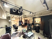 グッドフェローズ ミナミホリエ(GoodFellas minamihorie)の雰囲気（フランスアンティークで落ち着きのある空間）