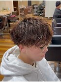 ライトブラウン/波巻きパーマ