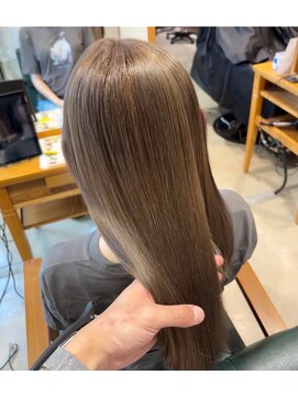 オリオリ ネイ(oli-oli ne'i) 髪質改善ストレート/シルキーベージュ/ミルクティーアッシュ