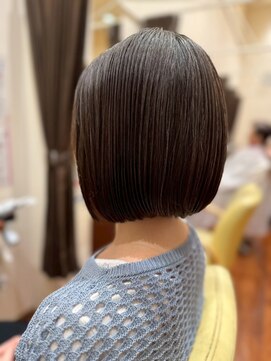 美容室ヒラトヤ 都南店 20代30代40代大人かわいいツヤ感ショートボブ×ダークブラウン
