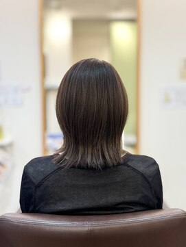 ヘアー グリーン(hair green) 30代40代50代大人可愛い外ハネスタイル