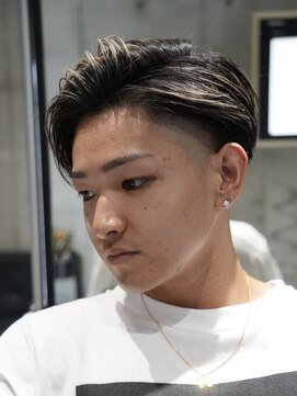 メッツ 原宿(METS) MEN'S/かき上げサイドパート×ハイライト/テーパーフェード