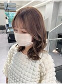 韓国ヘアミディアムレイヤー顔まわり透明感ミルクティーベージュ