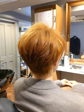 サロンドエー(SALON DE A) ハイトーンショートスタイル2。【港南台駅/本郷台駅/洋光台駅】