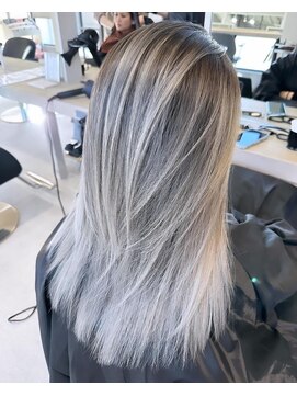 リア 近鉄八尾店(Lia) ホワイトバレイヤージュ