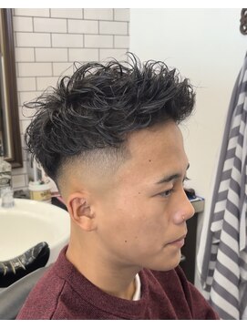 バーバーショップ フォーシーズン(BAR BER SHOP FOURSEASON) 外人風アップバング/スキンフェード