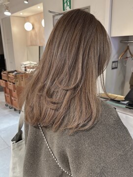 キャンバス バイ ネオリーブ 横浜西口(Canvas by neo.) ハーフブリーチで作るミルクティーベージュ ロングレイヤー 横浜