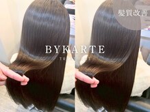 毛先までなめらかで思わず触れたくなる質感へ。バイカルテで実感する、指通りの良さと自然な艶感