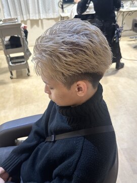 グラマラス GLAMOROUS ホワイトブロンドスパイキーショート