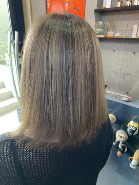 クルー(CREW) 白髪ぼかし×シークレットハイライト