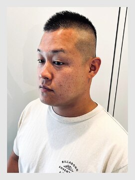 クリアオム 春日部(CLEAR homme) メンズ フェードカット ソフトモヒカン バーバースタイル