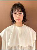 パツン切りっぱなし暗髪オリーブアッシュカラーレイヤーボブ