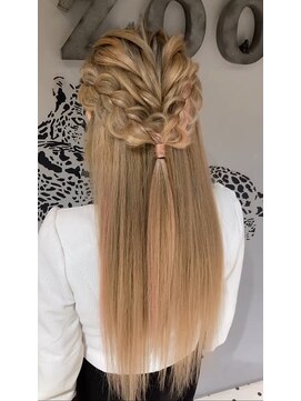 ヘアサロン ズー(Hair Salon Zoo) ストレートハーフアップ♪