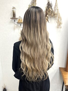 リングバイモアムー(Ring by Moremuu) イッシー　バレイヤージュ　ブロンド