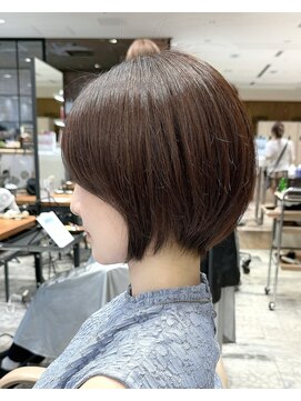 アフロート ルヴア(AFLOAT RUVUA) 《岩田莉奈》ハイライトで白髪ぼかし★くびれショートボブ　新宿