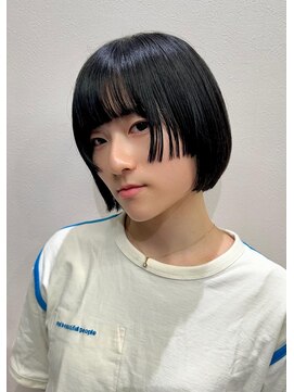 フェイス 石川町 (FACE) モード感たっぷり!艶ブラックのコンパクトボブ