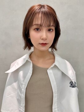 軽さと艶が映える抜け感ショートボブ