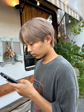 エディ(Edy) マッシュセンターパートケアブリーチカラーミルクティーベージュ