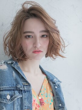 トッカ ヘアアンドトリートメント 難波店 ほつれウェーブスタイル