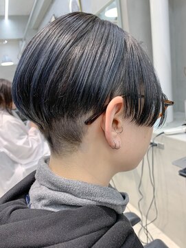 テトヘアー(teto hair) 刈り上げショート、ネイビーカラー、マニッシュショート