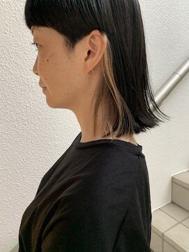 ビビト(bibito) bibito 前髪切りっぱなしウルフ　インナーカラーAラインボブ