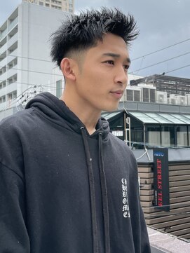 イーラ(era) 刈り上げツーブロック黒髪フェードアップバング