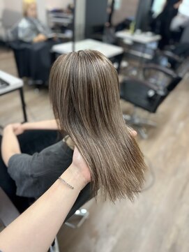 ヴィフ 大船(VIF) 前髪マチルダボブピンクベージュグレージュレイヤーロング大船駅