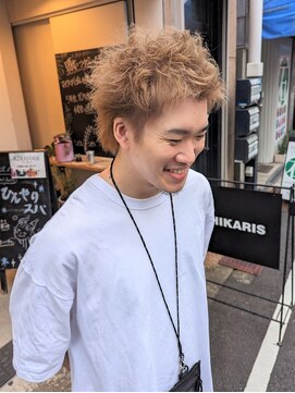 ヒカリス 東三国(HIKARIS) 笑顔溢れるメンズハイトーン/ツーブロック/スパイキーショート
