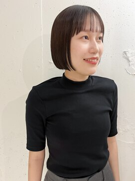 ラミエ バイ メルト 吉祥寺(lamie by melt) "久保田"地毛風暗髪カラーミニボブあご上シースルーワイドバング