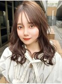 シースルーバングと外ハネ波パーマで作るくびれセミロング
