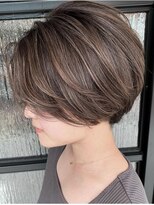 穀雨(Kokuu)&nbsp;グレージュ切りっぱなしボブ前髪ありミニボブミルクティベージュ