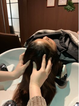 エイトオオブ(EIGHT OBU)の写真/【大府/半個室】頭皮改善するエイジングケア<イーラル>使用◇髪を美しく見せるだけではなく美しく育てる☆