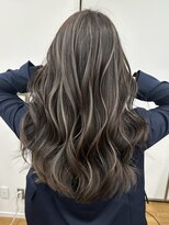 ヨロ 小岩(YOLO)&nbsp;ハイライトミルクティーベージュ海外レイヤーカットダブルカラー