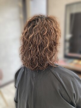 エイダ(EIDA) ■オトナ可愛い強めパーマ レイヤーカット 前髪☆