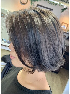 クロムヘアー(CHROME HAIR) ミディアムボブ