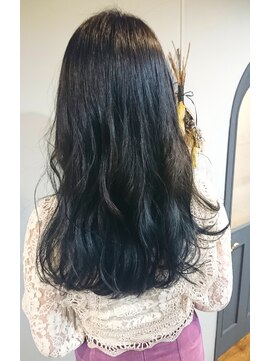 ウィーク 梅田(UiiC) 大人な暗髪＃ネイビーカラー