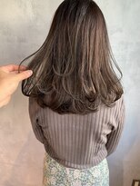 キチ(kichi.)&nbsp;[kichi.] レイヤーセミディ×くすみベージュ