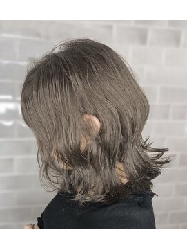 エコモ ヘアー(E Komo hair) ミルクティーベージュ/耳かけミディ/ワンホンヘア