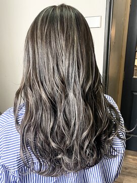 リルア 博多(LIRUA) 細めハイライトスタイル