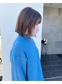 オリーブカラーの切りっぱなしボブ