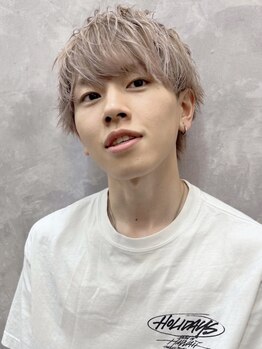 リン(Lin.)の写真/メンズパーマデビュー応援！【ニュアンスパーマ/センターパート/ツイストスパイラル/メンズ/眉毛/下通】