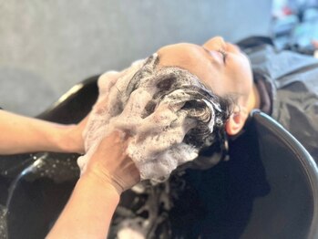 エル 新小岩(elu)の写真/酵素の力で頭皮をケアし、パサつきを抑えながらボリューム感のある若々しい大人美髪を叶えます*[新小岩駅]