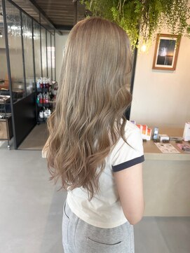 ラフ バイ へアーフリーティー(Laf by Hair freety) ホワイトベージュ