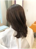 セミロングレイヤースタイル