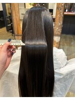 スリー(THREE) 【髪質改善】とぅるん艶ストレートロングで朝ラク