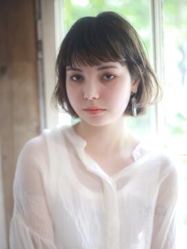 コム(com by neolive) 耳かけ重ためボブ