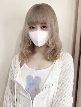 ベティ(Bettie) クリーミーブロンド　ベージュヘア