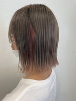 ヴァパウス(Vapaus)&nbsp;グレージュ+インナーピンク　外ハネボブ